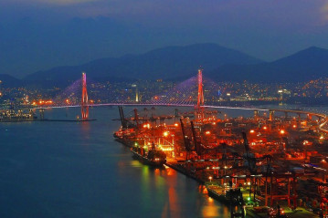 Busan_Harbor_Bridge_at_Night.jpg
